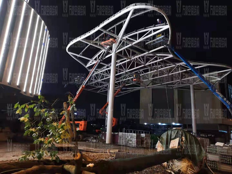 長沙圭塘海綿示范公園建設(shè)項目ETFE膜結(jié)構(gòu)工程進入二次鋼構(gòu)施工階段