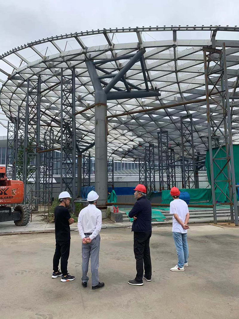 張家港高鐵站前大蝴蝶景觀膜結構工程進入第二階段二次結構拼裝與吊裝