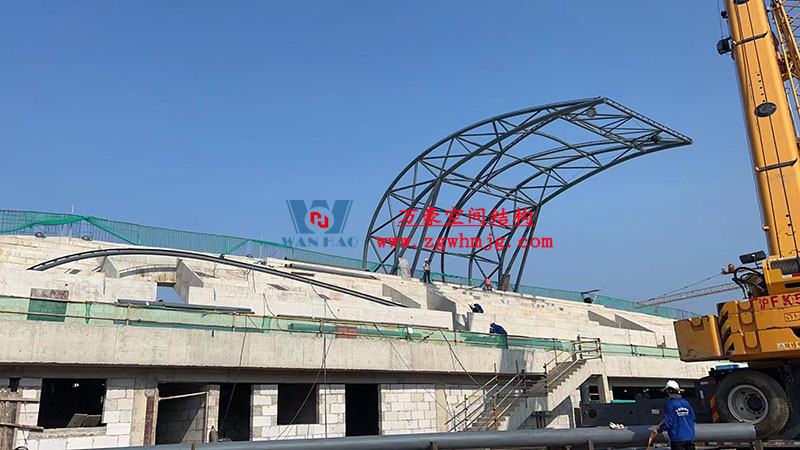 龍泉市體育場鋼膜結(jié)構(gòu)工程進(jìn)入鋼結(jié)構(gòu)吊裝階段 龍泉市體育場鋼膜結(jié)構(gòu)工程進(jìn)入鋼結(jié)構(gòu)吊裝階段