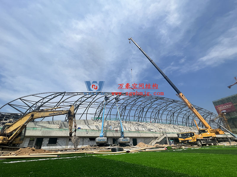 龍泉市體育場(chǎng)鋼膜結(jié)構(gòu)工程鋼結(jié)構(gòu)接近尾聲 龍泉市體育場(chǎng)鋼膜結(jié)構(gòu)工程鋼結(jié)構(gòu)接近尾聲