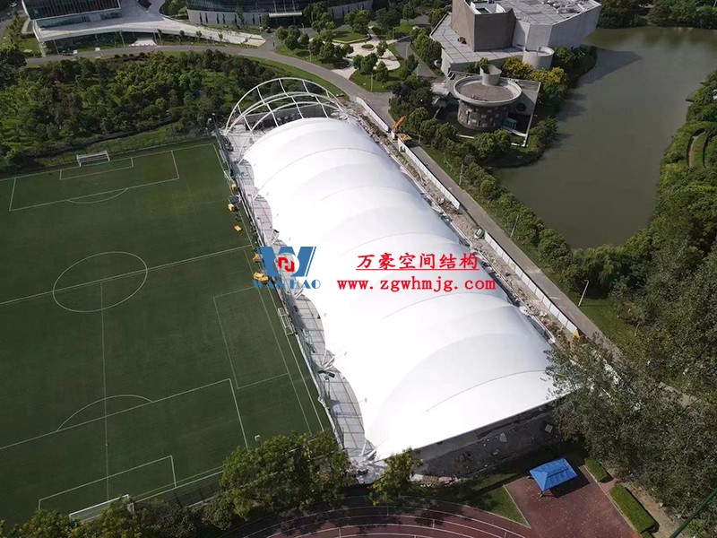 寧波諾丁漢大學(xué)室外運動場地改擴(kuò)建項目膜結(jié)構(gòu)工程接近尾聲 寧波諾丁漢大學(xué)室外運動場地改擴(kuò)建項目膜結(jié)構(gòu)工程接近尾聲