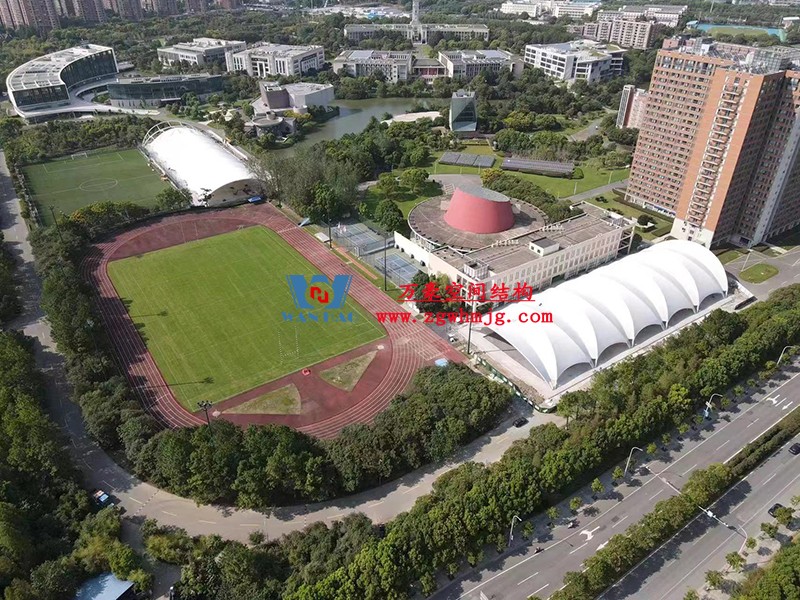寧波諾丁漢大學(xué)室外運動場地改擴(kuò)建項目膜結(jié)構(gòu)工程接近尾聲 寧波諾丁漢大學(xué)室外運動場地改擴(kuò)建項目膜結(jié)構(gòu)工程接近尾聲
