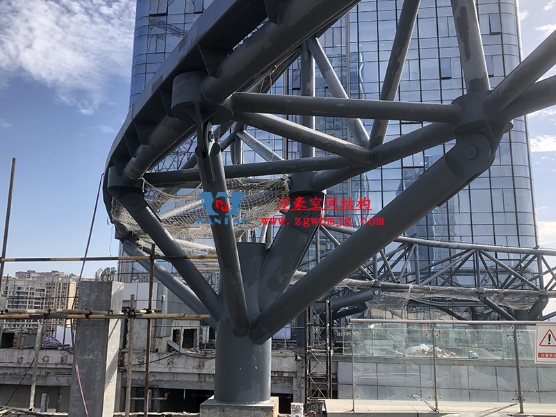 明宇廣場6號地塊商業（萬達廣場）改造項目鋼膜結構ETFE蓋頂天幕工程進入鋼結構吊裝階段