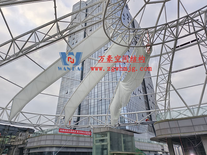 南充萬(wàn)達(dá)商業(yè)街區(qū)蓋頂天幕空間鋼結(jié)構(gòu)