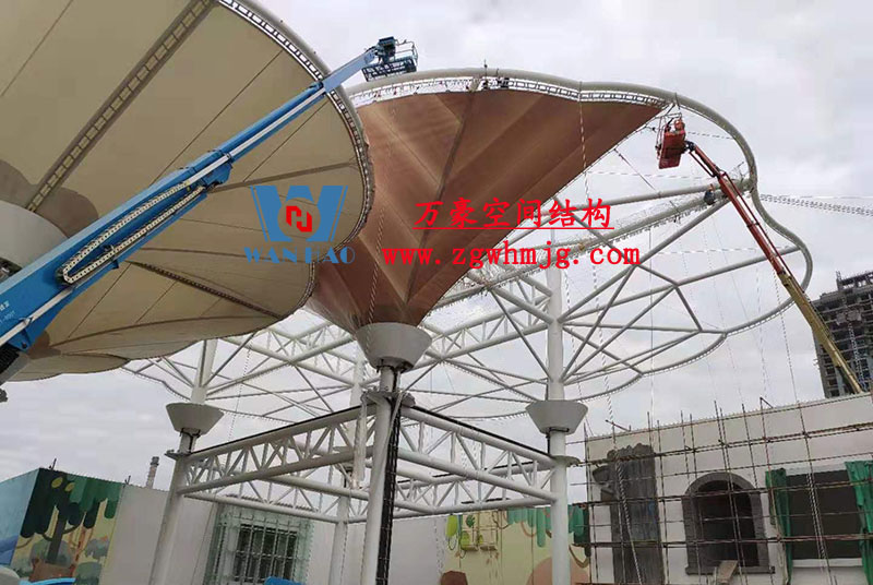 山東聊城萬達小鎮七彩祥云索膜結構項目